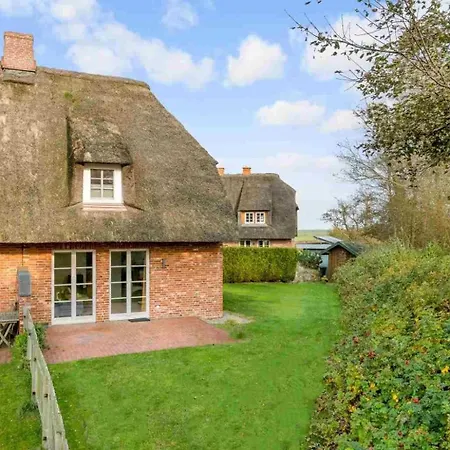 Holiday home Haushaelfte-2a-id-225 *